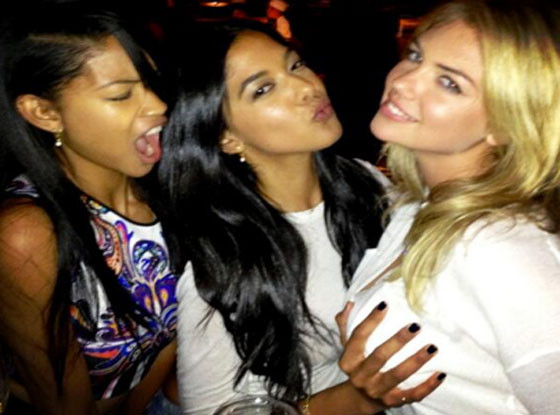 Kate Upton S Boob Grabbed By Model Friend See The Pic E